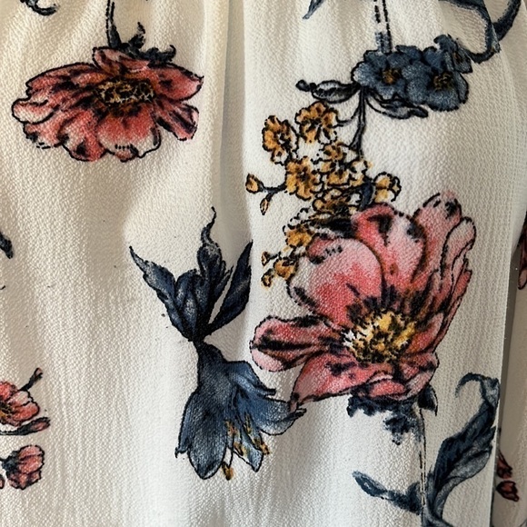 Open shoulder floral blouse - Picture 4 of 5